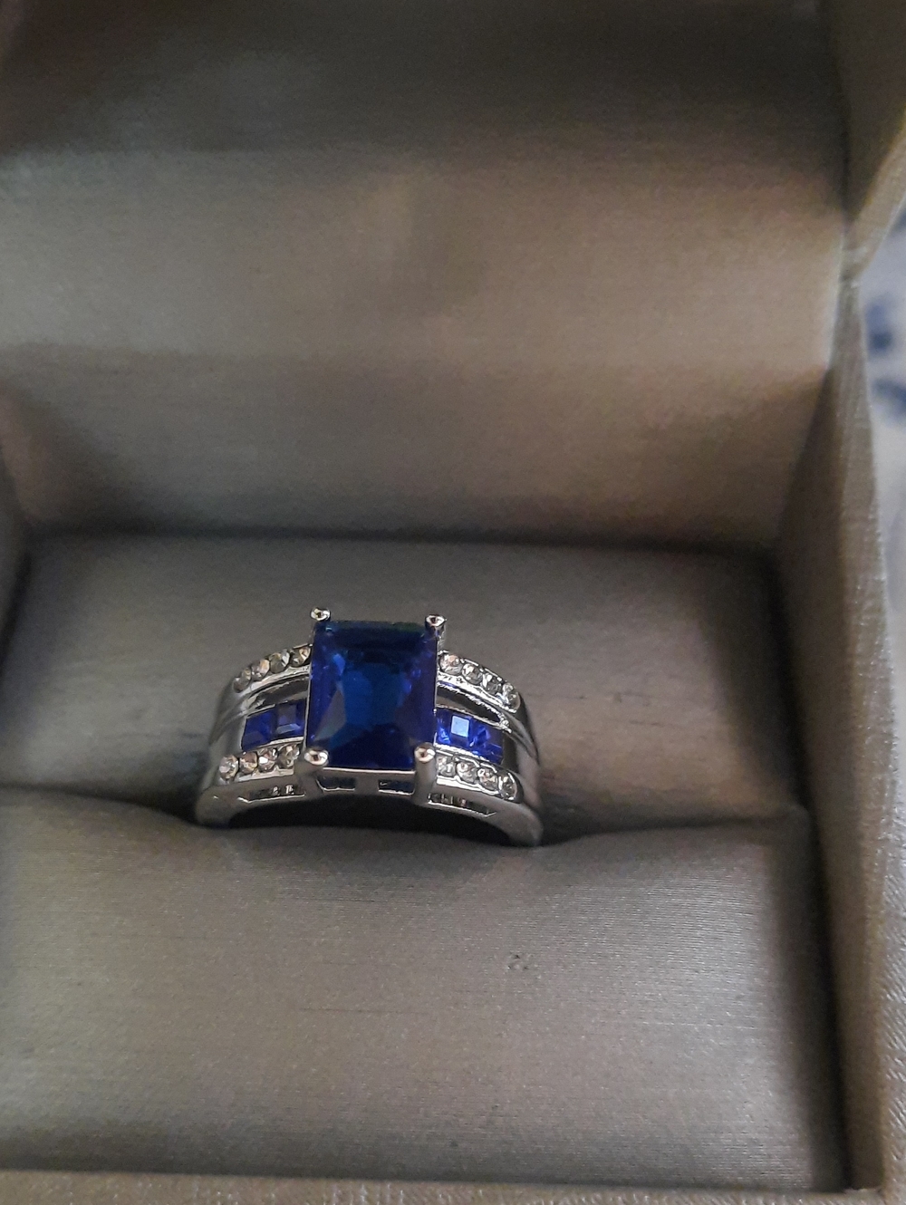 Silver Ring with Deep Blue Center Stone Size 7